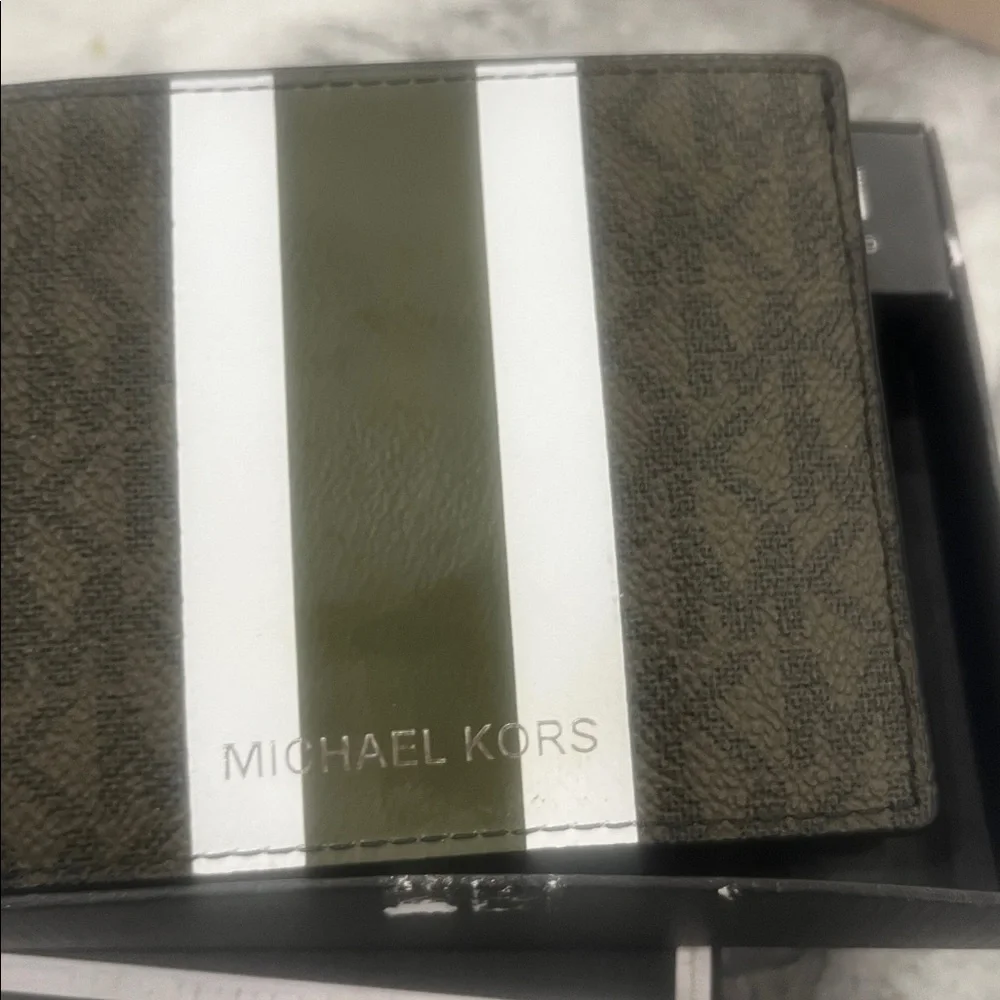 Michael Kors Men's Olive and White Bilford Slim wallet